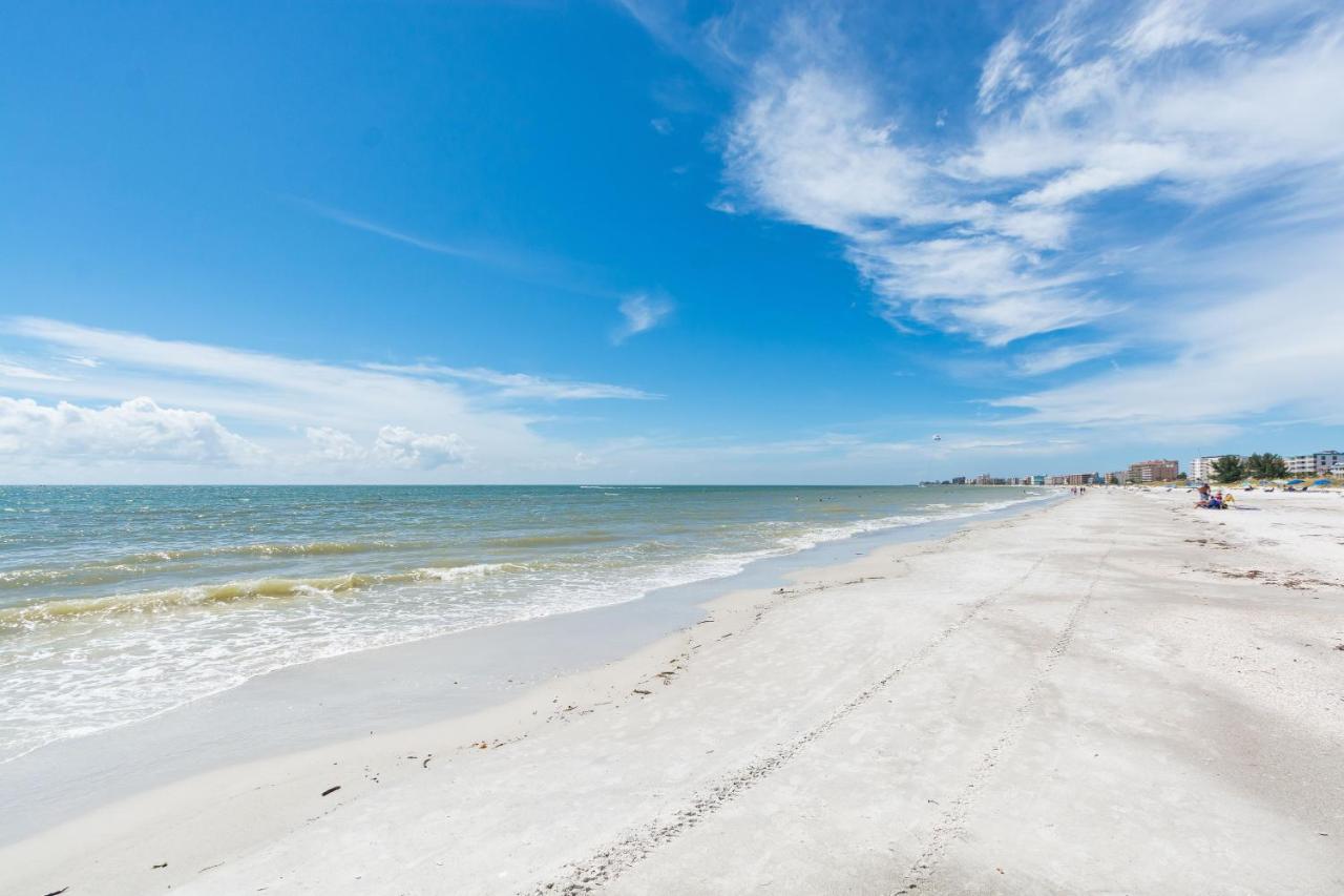 301 Sandy Shores Condos St. Pete Beach Exterior foto