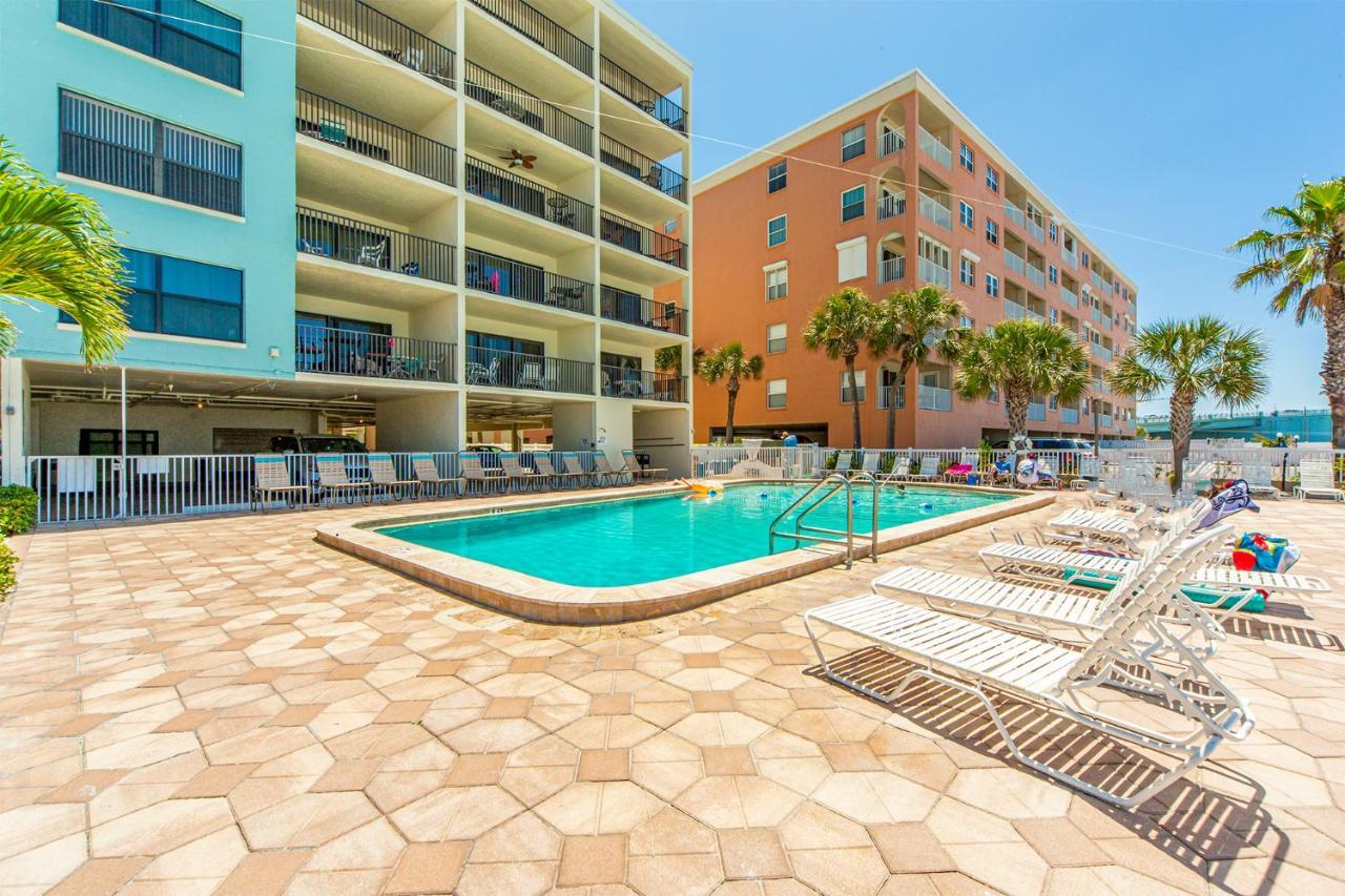 301 Sandy Shores Condos St. Pete Beach Exterior foto