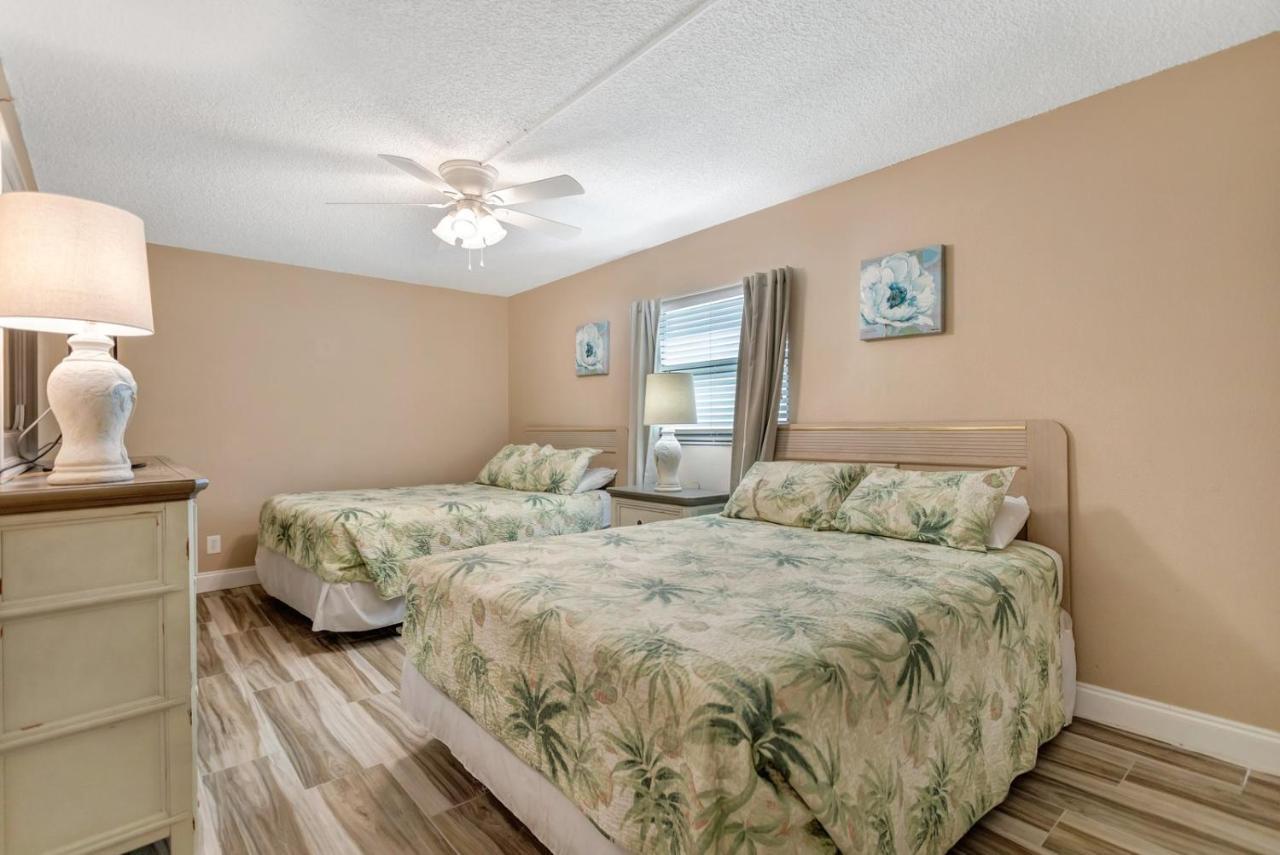 301 Sandy Shores Condos St. Pete Beach Exterior foto